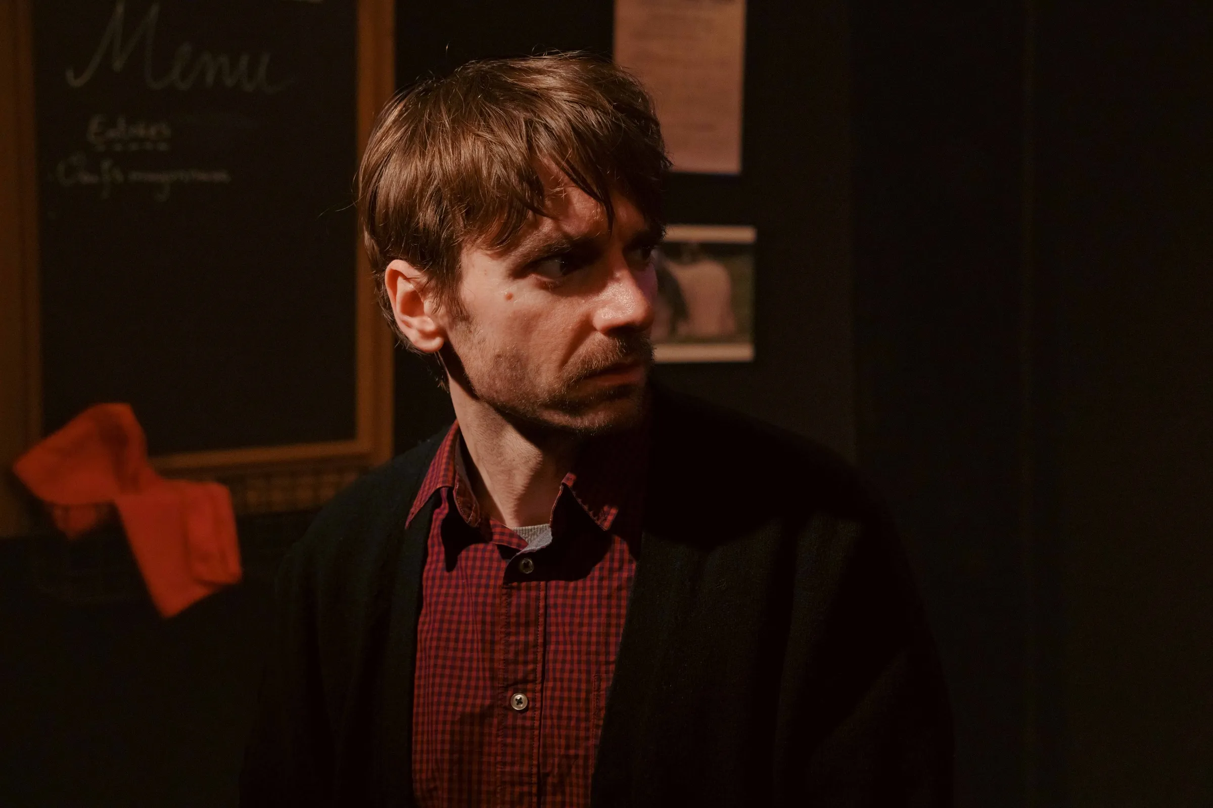 Henri dans la pièce 'Un Air de Famille'